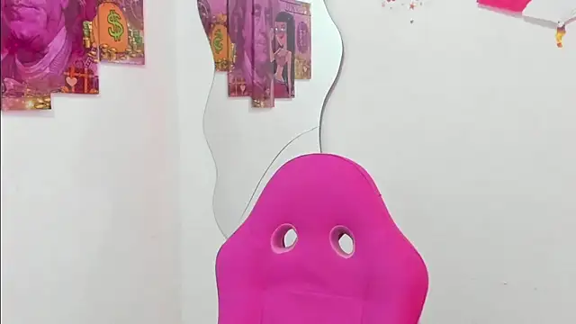 livia_coxs (F milf) - show tits