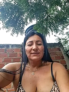 maturexxxnaughty (F milf) - I fuck my ass outdoors, bottle