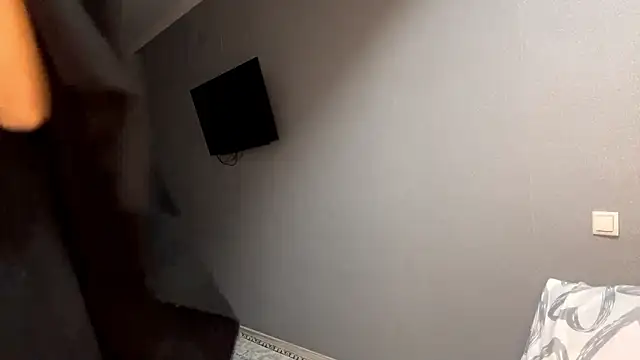 Ur_neighbor_Kira webcam