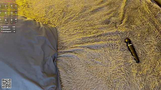 rinamirinda (F teen) - Put  finger in pussy + moan