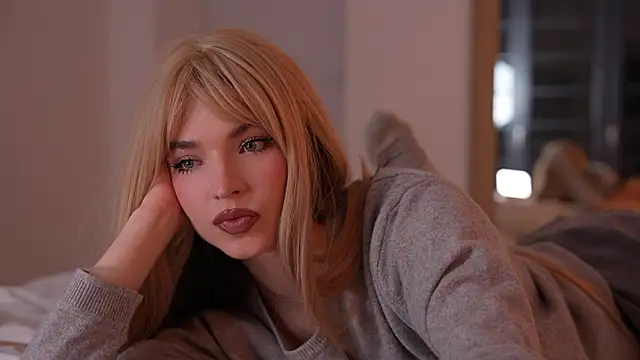 Webcam Model (ibiddi) is live