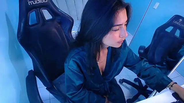 victoria_hernandez_t_ (F young) - blowjob + 4 minutes