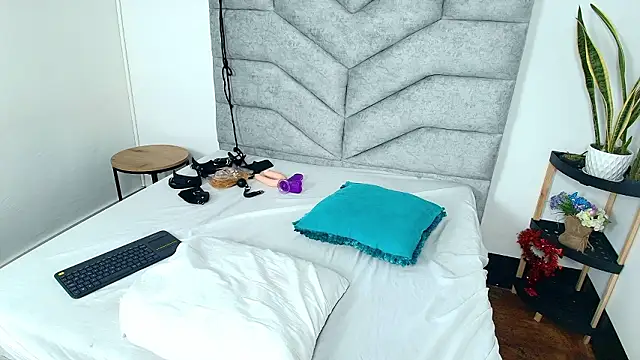 kimberlyfox_t (F young) - masturbation 5 minutes