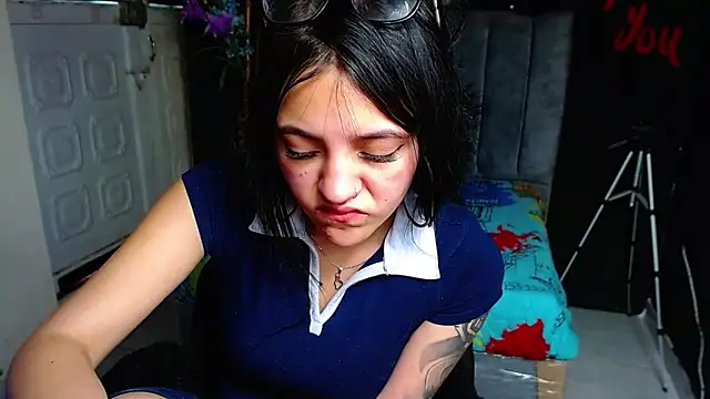 Webcam Model (Violettasquirt)  is live.Free join now!