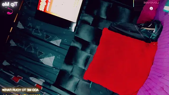 CharlotteBigCock webcam