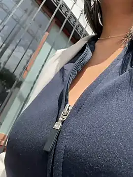 cami_leon2 (F young) - Squirt 🐳💦+ Naked in public