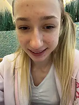 lia__love (F teen) - REMOVE TOP&DROOL ON TITS