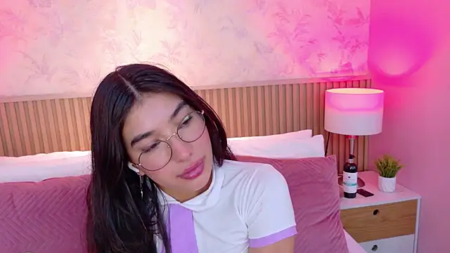 AdelineJhones webcam