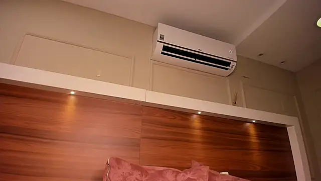 AriadnaHarper webcam