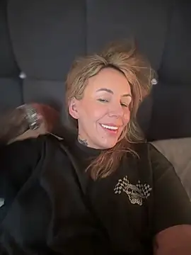 blondebitch2 (F milf) - Sit on dildo