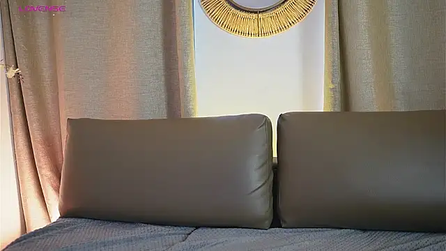 shelleymorell (F young) - Send wet air kisses