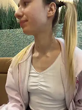 lia__love (F teen) - SPREAD ASS IN DOGGY IN TOILET+SPANKING🦴