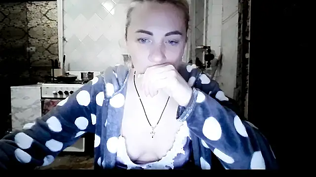 emmacat_ (F milf) - KISS ME HARD