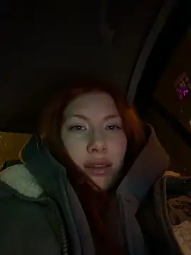 livfay (F young) - Show pierced boobs at supermarket