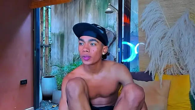 alancutee (Ask my age) - play with fingers