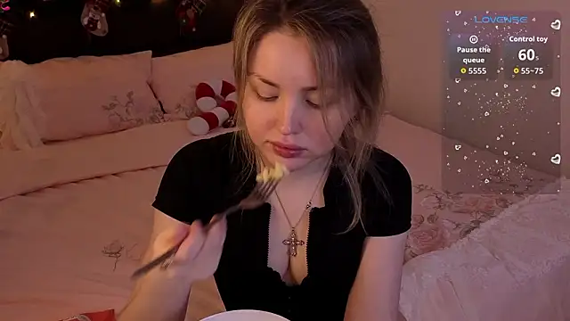 lora_rosee (F young) - wet tits 💦