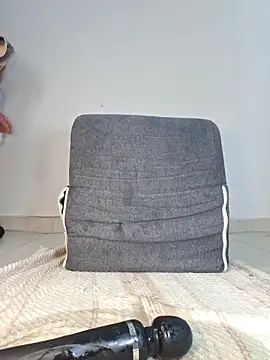 anal_luucia (F young) - 5 finger in my ass