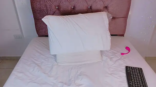 sophiacuttee (F young) - sexy estriptís for you and sexy dance