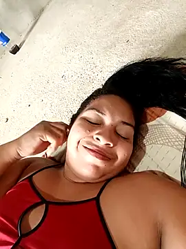 dirty-fat-horny (F young) - delicious squirt in the garden