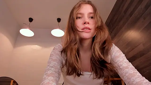 MaryannSoftt webcam