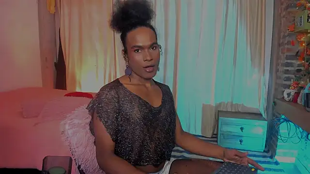 LaGoldenBitch webcam