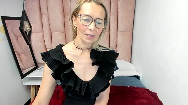 Issa_Milf__ webcam