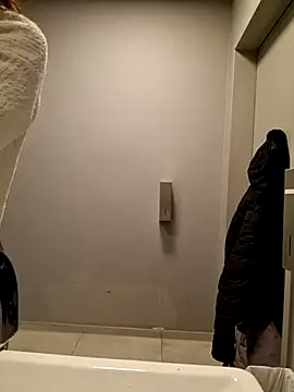 lydiamaus96 (G young) - Play with boobs&spit on it&1free vid👌🏾