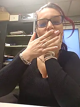 micorazon088 (F milf) - Un collègue touchera mes seins