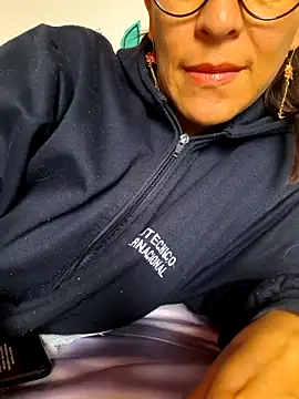 lupita84 (F milf) - moster toy and squirt