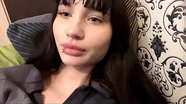 sofiadreams09 (F teen) - stand up and do a spin