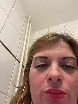 Webcam Model (Lombada)  is live.Free join now!