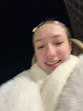 lia__love (F teen) - SHOW NAUGHTY PUSSY IN CAFE 😋