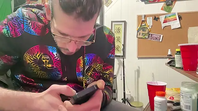 Webcam Model (MasterDaddyCool)  is live.Free join now!