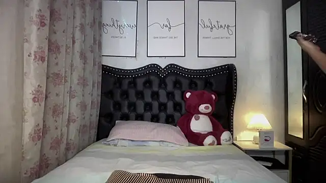 Miss_Deliciousness webcam