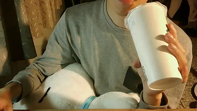 Webcam Model (KYU890428)  is live.Free join now!