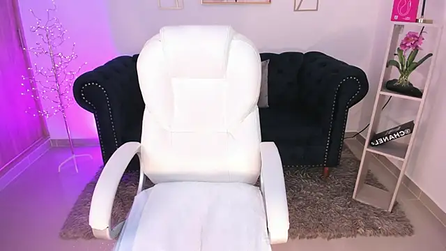 Layla_Breezee webcam