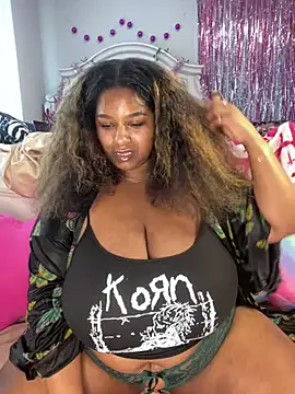 BigFineSelena webcam