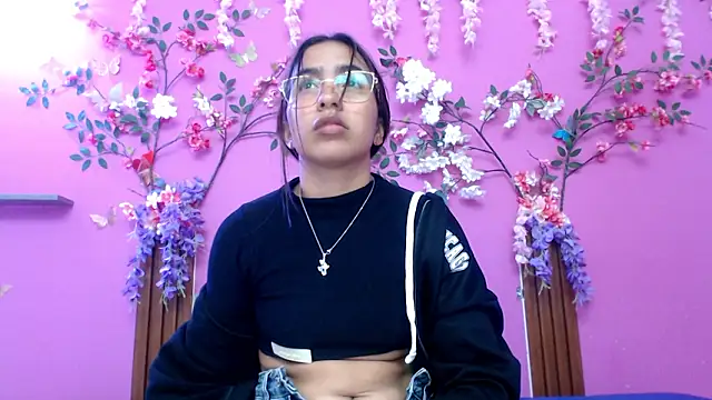 skinnysofia18 (F teen) - 5 finger in my pussy