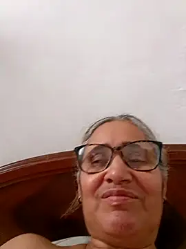 _candi (F mature) - Aceite en las tetas