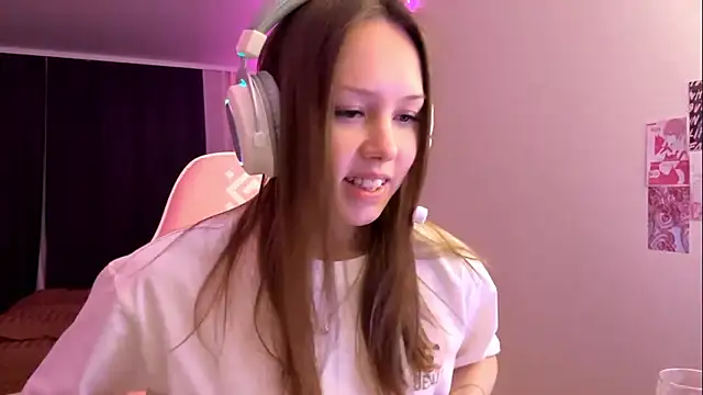 nelly_sweetgirl (F young) - only lingerie