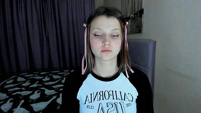 soninesti - SoniNesti's free webcam - UK Sex Cams