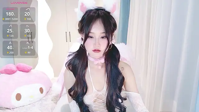 schoolgirl-nurse webcam