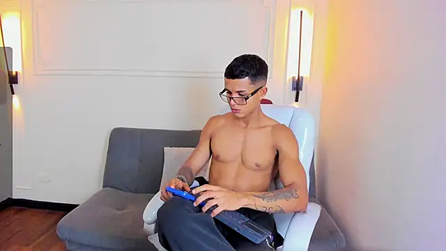 Paradise_boy_s webcam