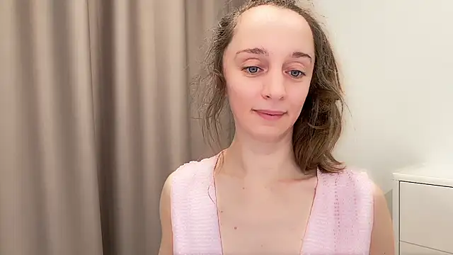 ShySchoolGirl webcam