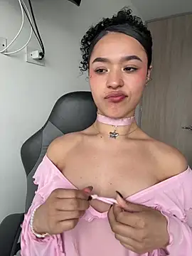 Webcam Model (crystal_dlun) is live