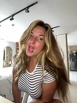 thescorpionfr_ (F young) - RED TEASING 🍑🤯