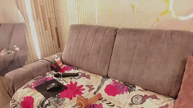 NhoanBrunette webcam