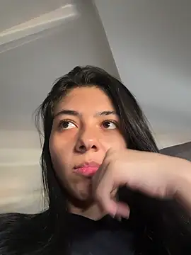 Webcam Model (Liissa_cute_)  is live.Free join now!