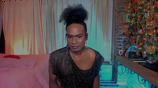 LaGoldenBitch webcam