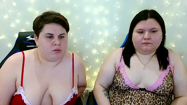 BeckyAndHellen webcam